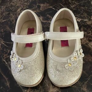 Rachel shoes size 6 toddler shoe. Gold champagne